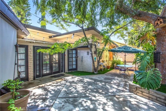 1872 Arroyo Dr, Riverside, CA 92506 - view of patio with outdoor dining area