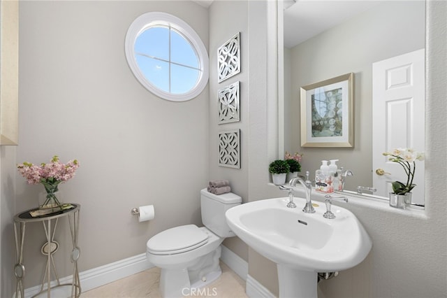 4160 New Hampshire Ave, Claremont, CA 91711 - bathroom featuring toilet, baseboards, and a sink