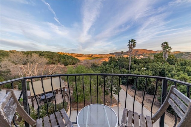 26525 Carancho Rd, Temecula, CA 92590 - balcony featuring a mountain view