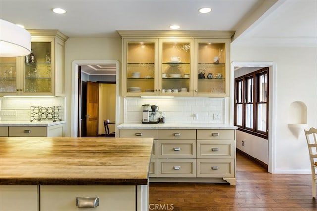 209 Ximeno Ave, Long Beach, CA 90803 - bar featuring tasteful backsplash, dark wood-style floors, recessed lighting, and baseboards