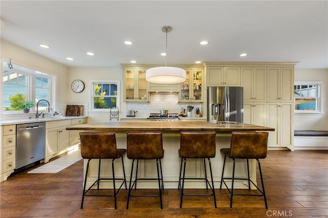 209 Ximeno Ave, Long Beach, CA 90803 - kitchen with appliances with stainless steel finishes, cream cabinets, a sink, recessed lighting, and a kitchen island with sink