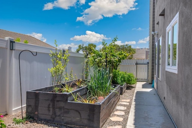 43650 Buckeye Rd, Temecula, CA 92592 - view of yard with a garden