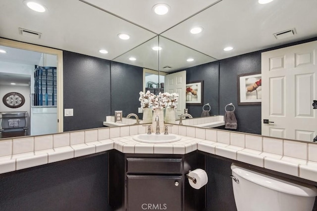 43650 Buckeye Rd, Temecula, CA 92592 - bathroom featuring a textured wall, vanity, and recessed lighting