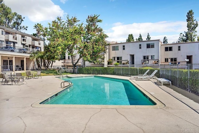 368 Travelodge Dr, El Cajon, CA 92020 - community pool with a patio