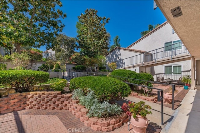 3438 Bahia Blanca W Unit B, Laguna Woods, CA 92637 - view of patio / terrace