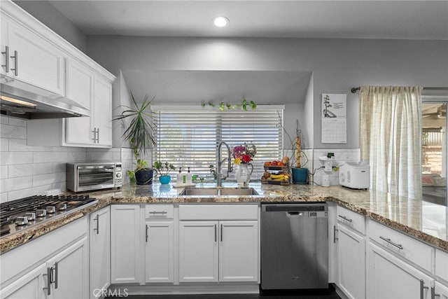 22565 Pecan Pl, Saugus, CA 91390 - kitchen featuring stainless steel appliances, a sink, white cabinets, backsplash, and recessed lighting