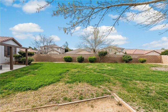40729 Oakmont Ct, Palmdale, CA 93551 - view of yard with a patio area