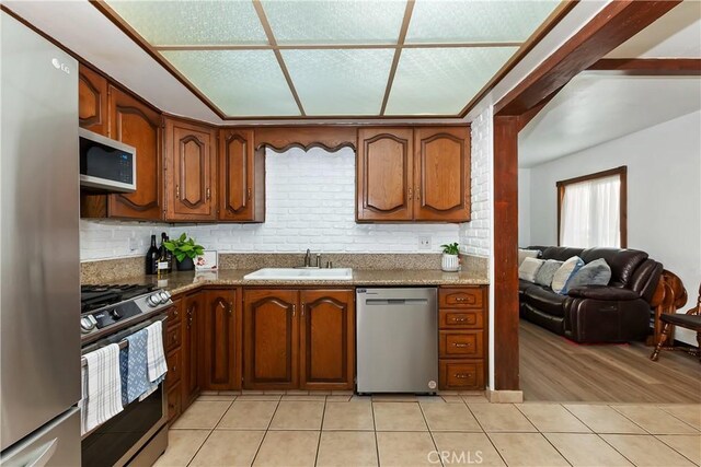 22771 Fir Ln, Crestline, CA 92325 - kitchen featuring stainless steel appliances, a sink, tasteful backsplash, and light tile patterned floors
