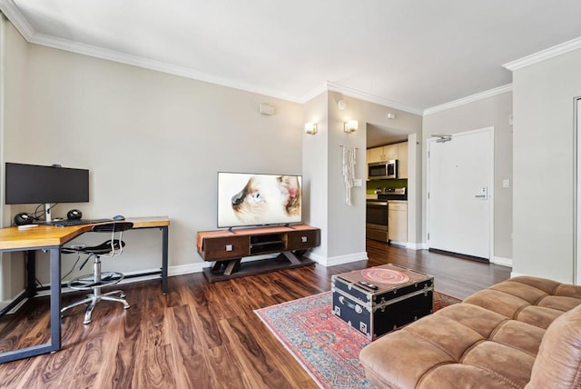425 W Beech St Unit 1251, San Diego, CA 92101 - office area with crown molding, wood finished floors, and baseboards
