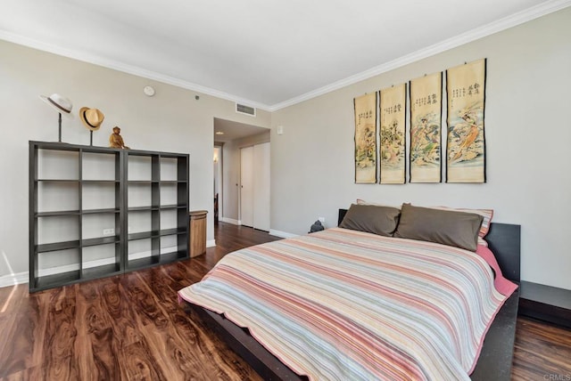 425 W Beech St Unit 1251, San Diego, CA 92101 - bedroom featuring baseboards, crown molding, and wood finished floors