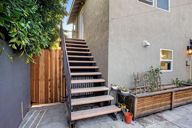 3031 4th Ave, Los Angeles, CA 90018 - view of staircase