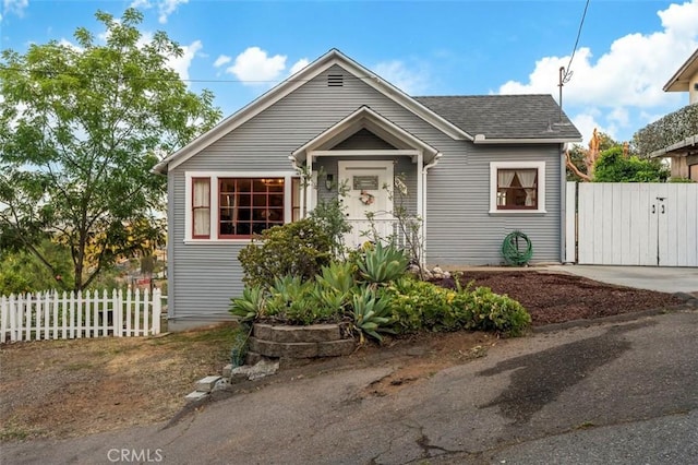967 W 2nd Ave, Escondido, CA 92025 - bungalow featuring roof with shingles and a gate