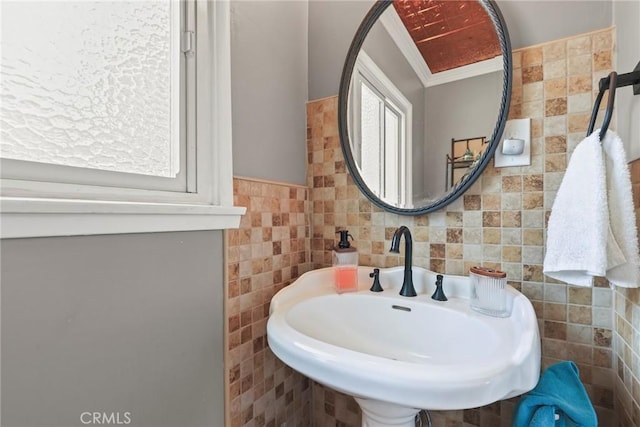 11900 Covello St, North Hollywood, CA 91605 - bathroom with tile walls and a sink