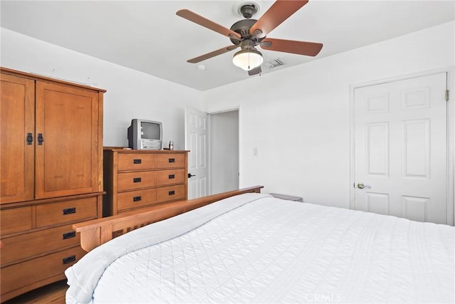 11900 Covello St, North Hollywood, CA 91605 - bedroom with ceiling fan
