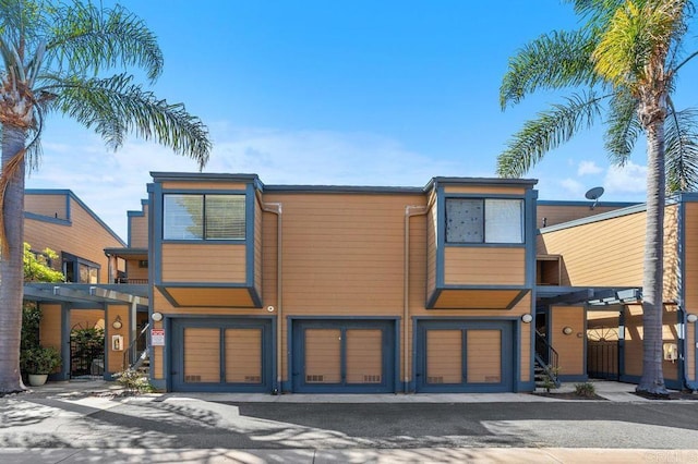 801 Kalpati Cir Unit B, Carlsbad, CA 92008 - contemporary house with a garage