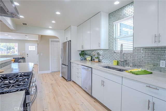 417 E 44th Way, Long Beach, CA 90807 - kitchen featuring stainless steel appliances, a sink, backsplash, light wood finished floors, and recessed lighting