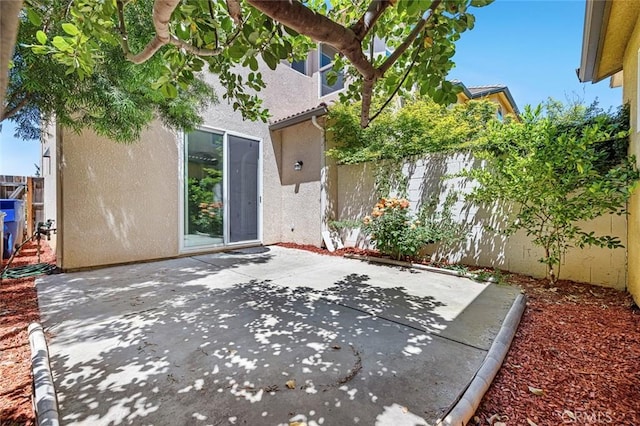 1587 N Strada Way, Clovis, CA 93619 - fenced backyard with a patio