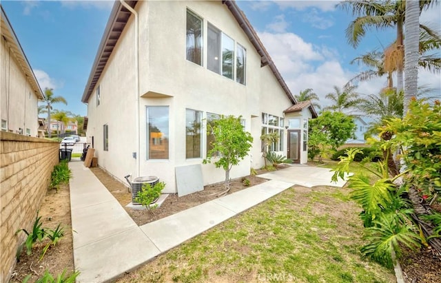 5338 S Chariton Ave, Ladera Heights, CA 90056 - rear view of house featuring stucco siding and a patio area