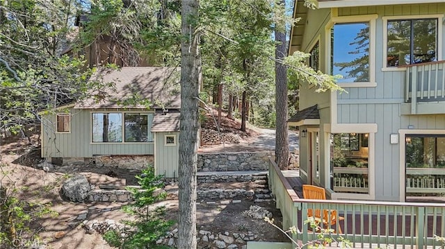 551 Raccoon Ct, Lake Arrowhead, CA 92352 - view of home's exterior featuring a shingled roof
