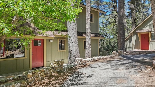 551 Raccoon Ct, Lake Arrowhead, CA 92352 - view of front of house