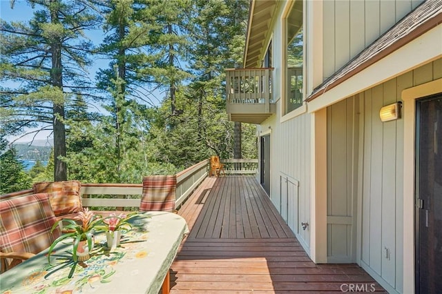 551 Raccoon Ct, Lake Arrowhead, CA 92352 - view of wooden terrace