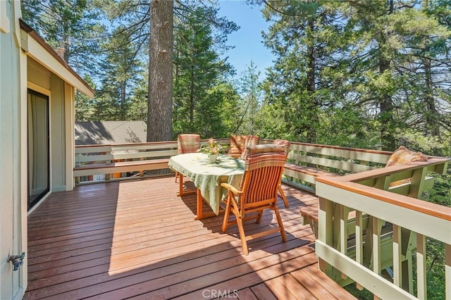 551 Raccoon Ct, Lake Arrowhead, CA 92352 - deck with outdoor dining space