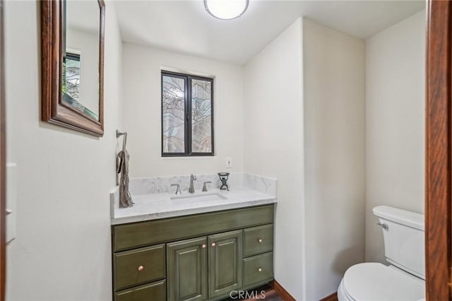551 Raccoon Ct, Lake Arrowhead, CA 92352 - bathroom with toilet and vanity