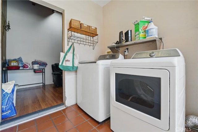 14276 Aztec St, Sylmar, CA 91342 - laundry room featuring washing machine and clothes dryer and tile patterned flooring