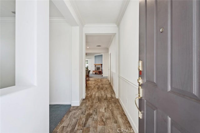 19613 Edmonds Pl, Saugus, CA 91350 - foyer featuring wood finished floors and ornamental molding