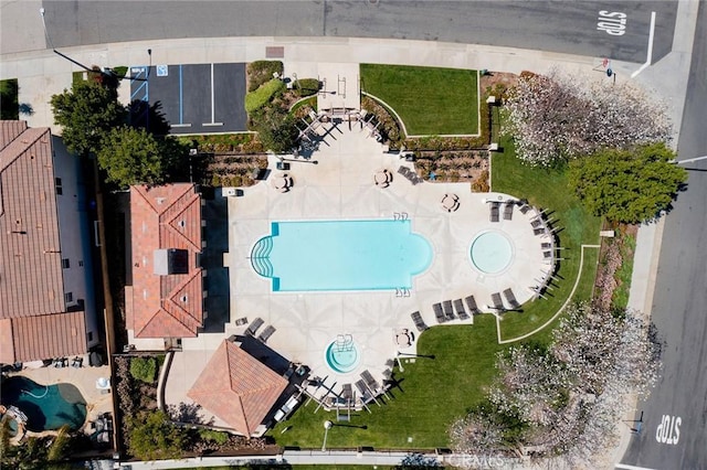 19613 Edmonds Pl, Saugus, CA 91350 - bird's eye view of a pool area