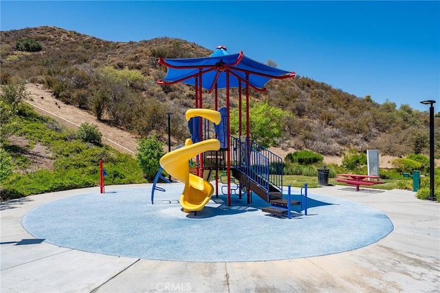19613 Edmonds Pl, Saugus, CA 91350 - community playground with a mountain view