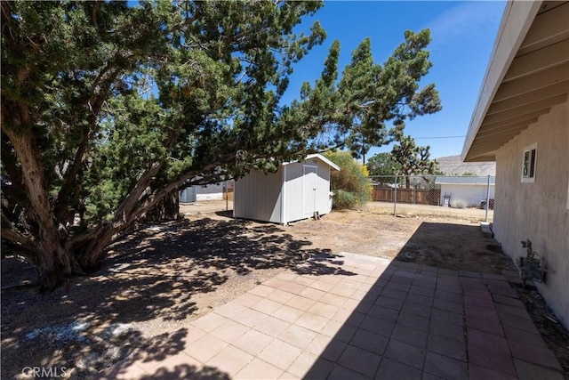 55650 Navajo Trl, Yucca Valley, CA 92284 - view of patio / terrace featuring driveway