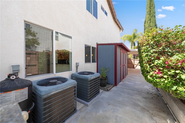 29083 Bent Tree Dr, Murrieta, CA 92563 - view of patio featuring central AC unit