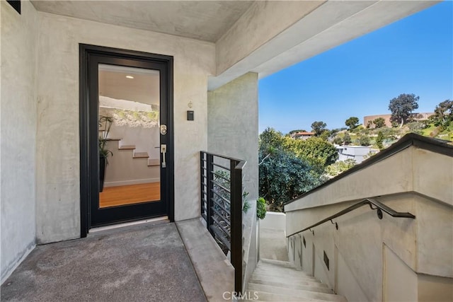 901 Summit Dr, Laguna Beach, CA 92651 - view of exterior entry with stucco siding