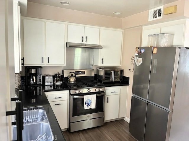 2249 Montrose Ave Unit 7, Montrose, CA 91020 - kitchen featuring stainless steel appliances, dark wood finished floors, white cabinetry, under cabinet range hood, and dark countertops