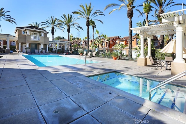 23 Gauguin Cir, Aliso Viejo, CA 92656 - community pool featuring a pergola, a community hot tub, a patio, and a residential view