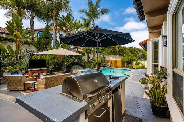 31291 Via Fajita, San Juan Capistrano, CA 92675 - fenced backyard with a patio and a sink