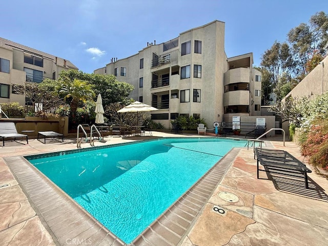 4142 E Mendez St Unit 132, Long Beach, CA 90815 - community pool with a patio area