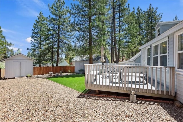681 Chipmunk Ln, Big Bear Lake, CA 92315 - view of yard with a deck