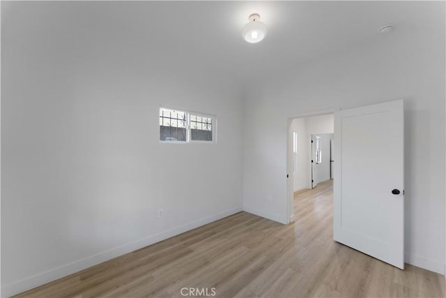 752 E 17th St, Los Angeles, CA 90021 - spare room with light wood finished floors, baseboards, and a smoke detector