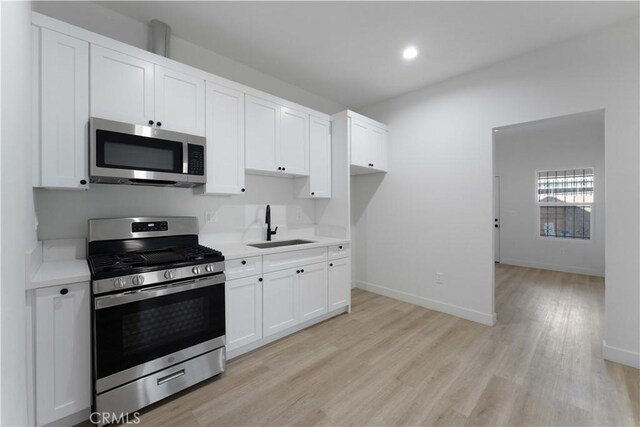752 E 17th St, Los Angeles, CA 90021 - kitchen with stainless steel appliances, a sink, light wood-style flooring, light countertops, and recessed lighting