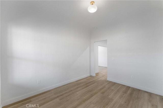 752 E 17th St, Los Angeles, CA 90021 - empty room featuring wood finished floors and baseboards