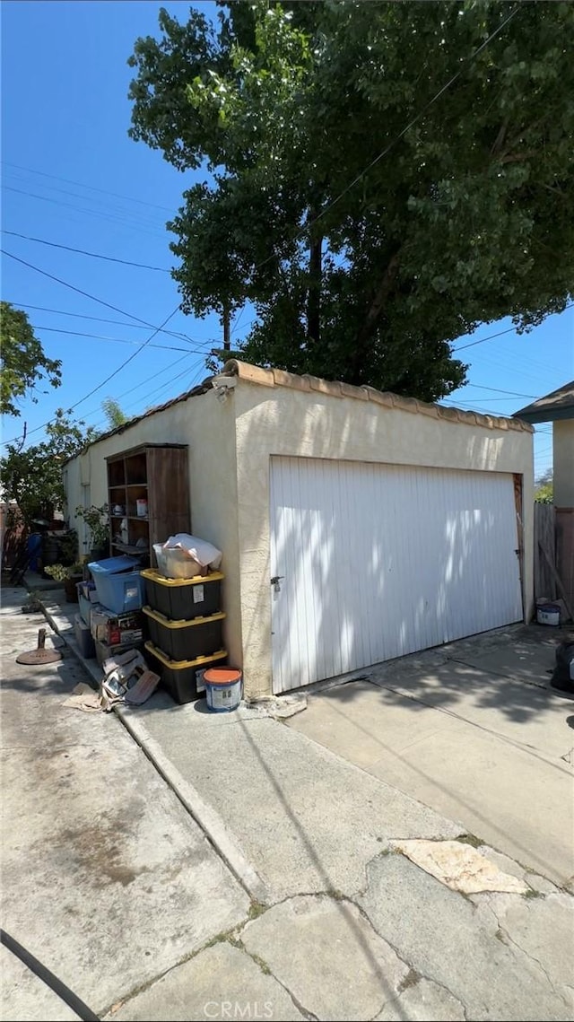 8758 S Hobart Blvd, Los Angeles, CA 90047 - view of detached garage