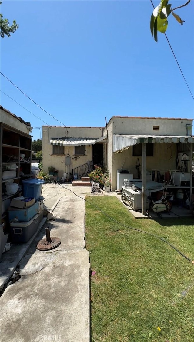 8758 S Hobart Blvd, Los Angeles, CA 90047 - view of green lawn