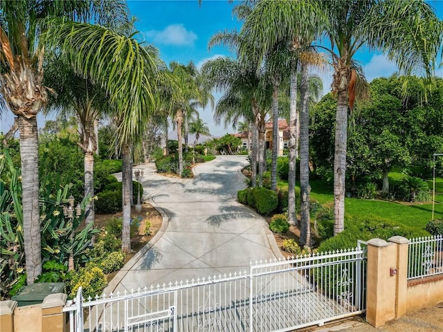6116 Chadbourne Ave, Riverside, CA 92505 - surrounding community featuring a fenced front yard and driveway