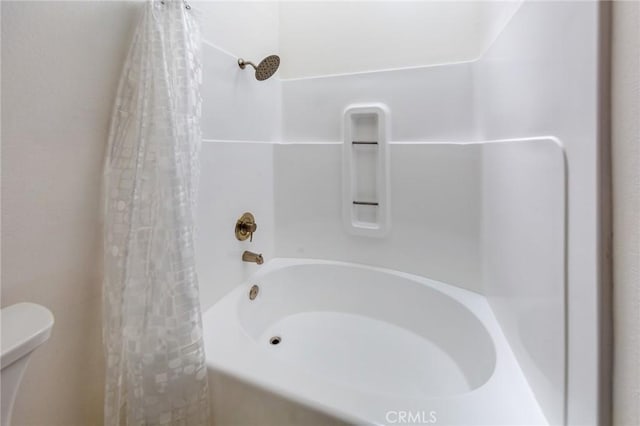 2440 Chandler Ave Unit 4, Simi Valley, CA 93065 - bathroom with toilet and shower / bathtub combination with curtain