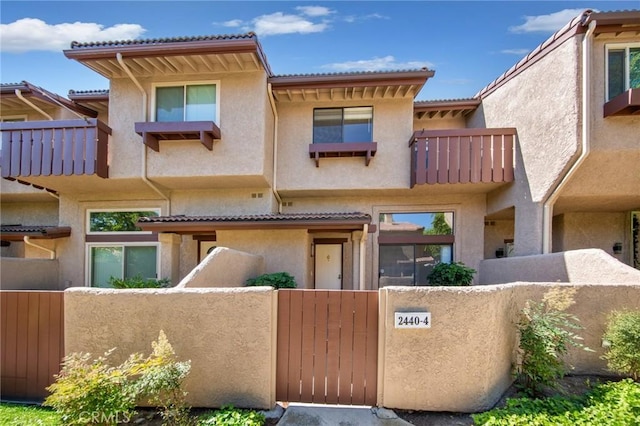 2440 Chandler Ave Unit 4, Simi Valley, CA 93065 - view of front of property with stucco siding