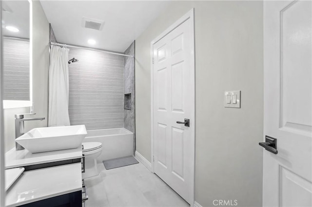 308 S Cabrillo Ave Unit 3, San Pedro, CA 90731 - bathroom with vanity, baseboards, toilet, shower / tub combo with curtain, and recessed lighting