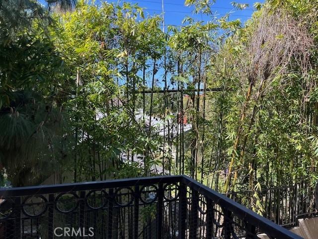 585 N Rossmore Ave Unit 209, Los Angeles, CA 90004 - view of balcony