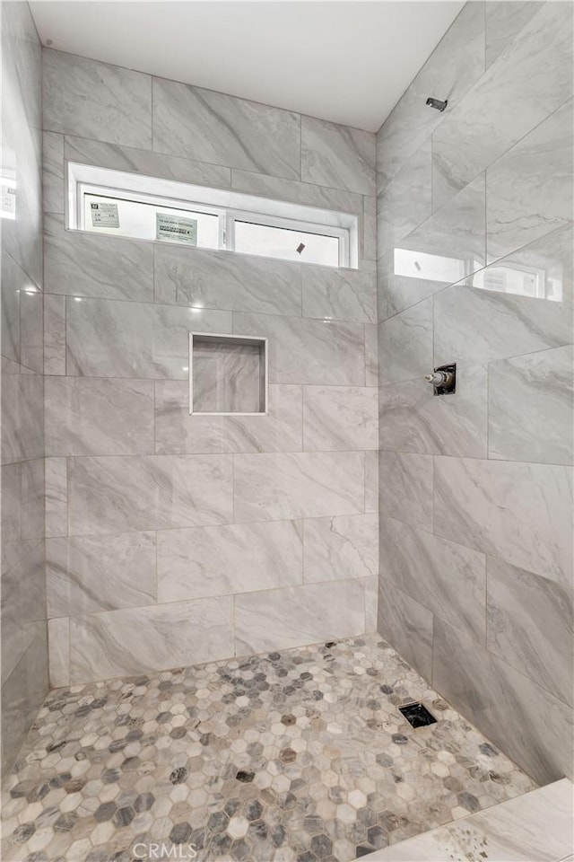 13250 Mercer St, Pacoima, CA 91331 - bathroom featuring tiled shower